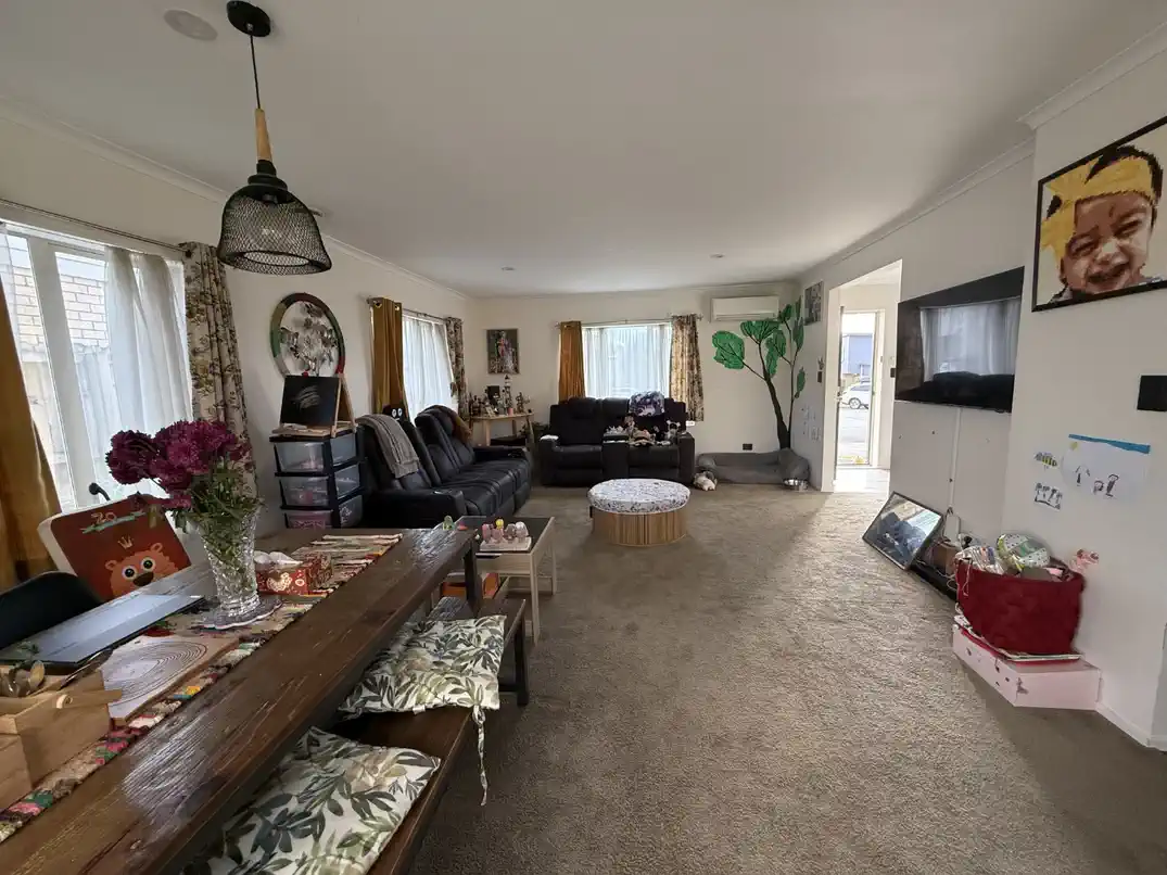 For rent, Pet-Friendly,  1 x pet allowed (subject to owner approval), 3 beds 1 bath house with garage, Available from 10th August, 11 Charta Place, Sunnyvale, Auckland