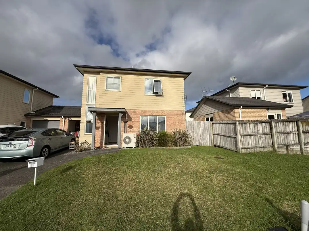 For rent, Pet-Friendly,  1 x pet allowed (subject to owner approval), 3 beds 1 bath house with garage, Available from 10th August, 11 Charta Place, Sunnyvale, Auckland