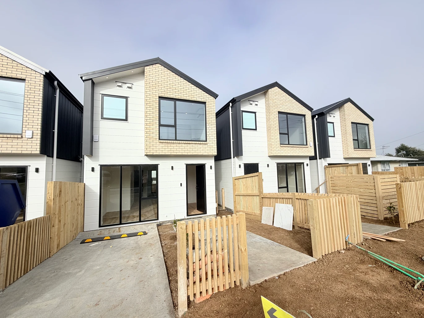 10-Year Stamford Building Warranty, Brandnew standalone 3 beds (2 ensuites) 3 baths home with car park, Home Ventilation System, 2 Air-Conditioning in living area and master bedroom. close to to Sylvia Park Shopping Centre, Lot 3/40 Walters Road Mount Wellington, Auckland