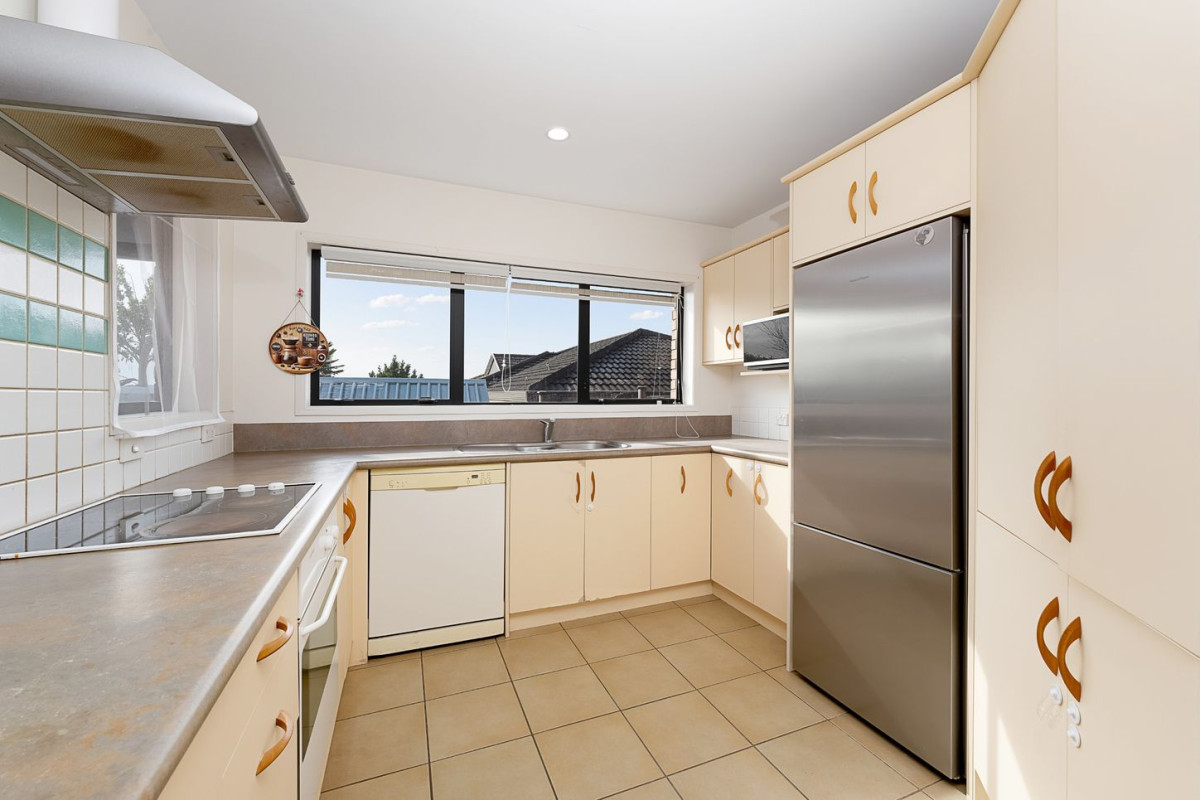 444m2 section, 150m2 Brick and tile 3 beds 2 baths house with double garage, 32 Munroe Road, Ranui, Auckland