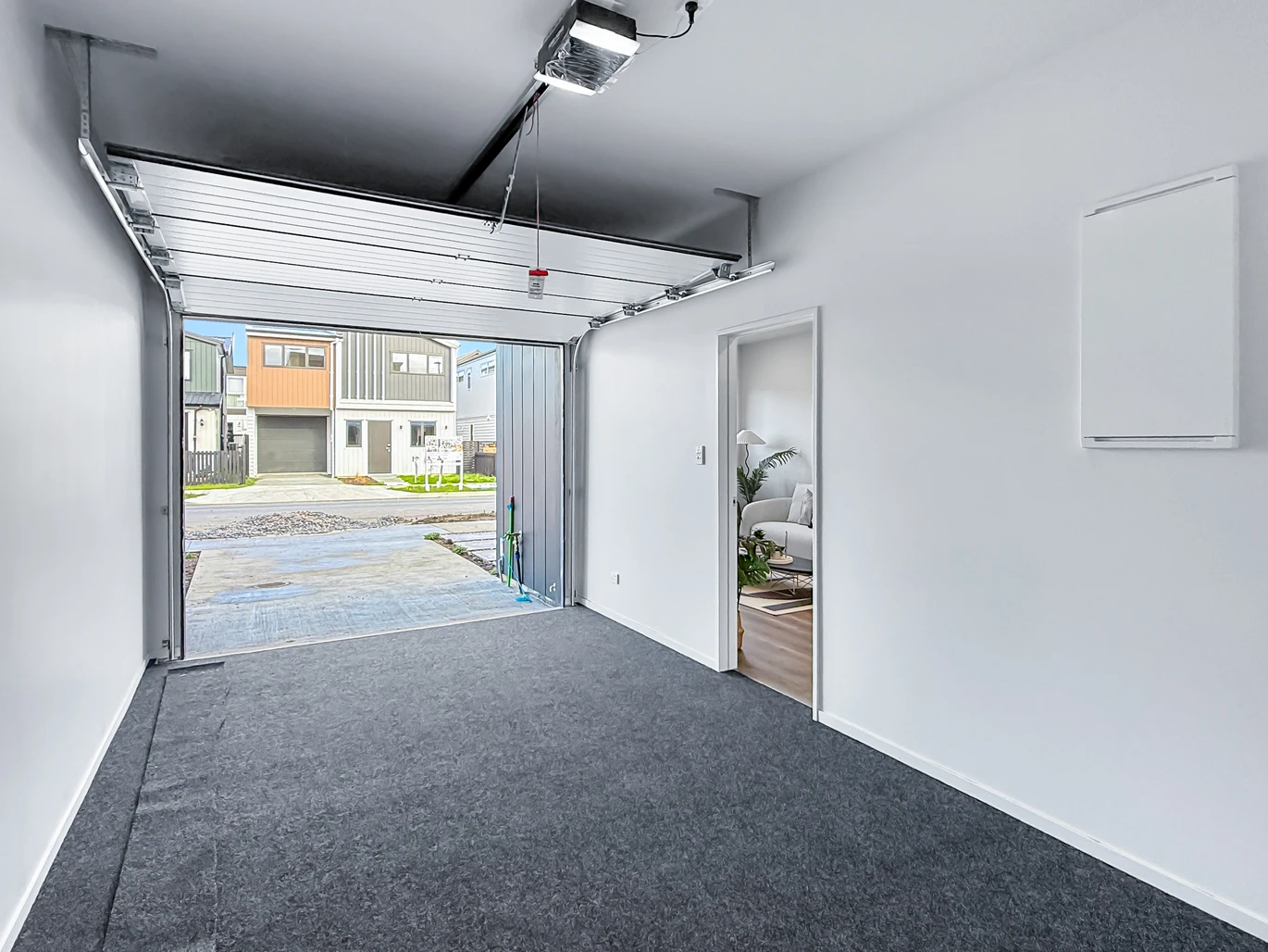Brandnew, 139.7m2; Floor, 3 beds, 2.5 bathrooms, a dedicated study room, an internal garage, & additional off-street parking. 5 Longview Oak Lane Papakura, Auckland