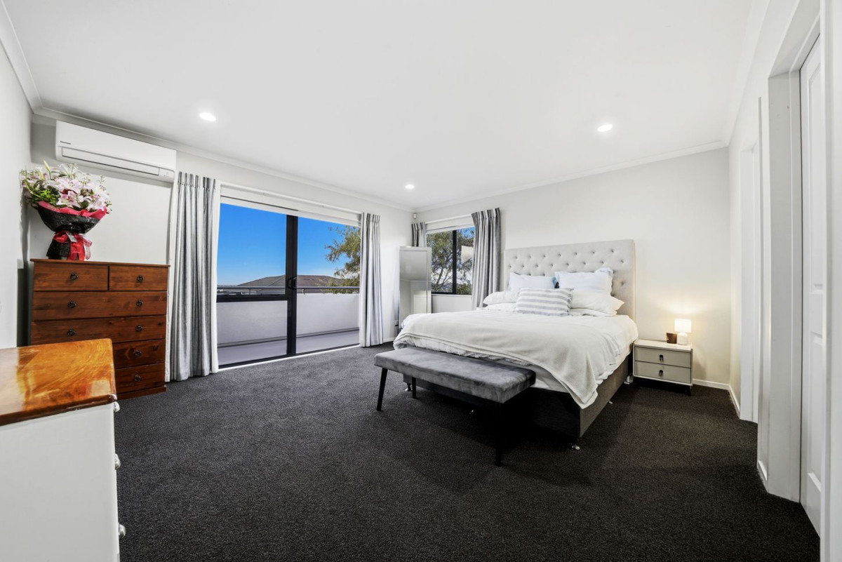 600m2 section, 228m2 Standalone 4 beds 2 baths house with double garage, 22 Tirohunga Drive, Henderson, Auckland