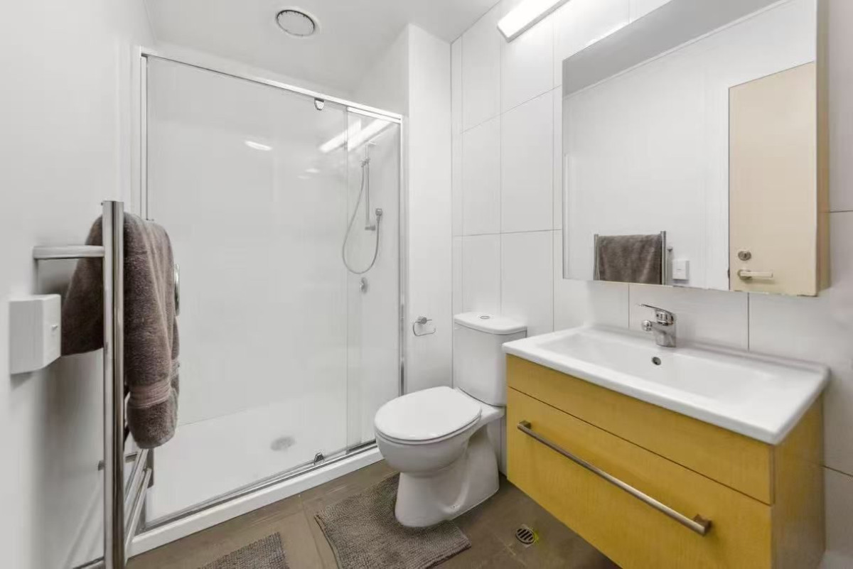 53m2 2 bedrooms, 1 bathroom freehold apartment, Opposite Manukau Train Station, 2-minutes walk to Westfield Manukau, Elevated scenic view, move-in ready, 707/17 Putney Way, Manukau, Auckland