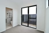 For rent, No Pet, No smoker, 5 beds 3 baths house with garage, including a self-contained 1-bedroom unit with its own living area, separate entry, and subletting allowed, Available from the 7th July, 13 Ngakau Road, Drury, Auckland