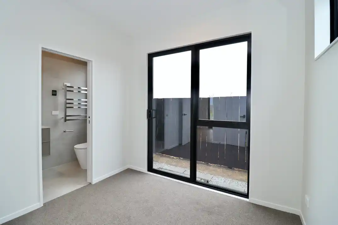 For rent, No Pet, No smoker, 5 beds 3 baths house with garage, including a self-contained 1-bedroom unit with its own living area, separate entry, and subletting allowed, Available from the 7th July, 13 Ngakau Road, Drury, Auckland