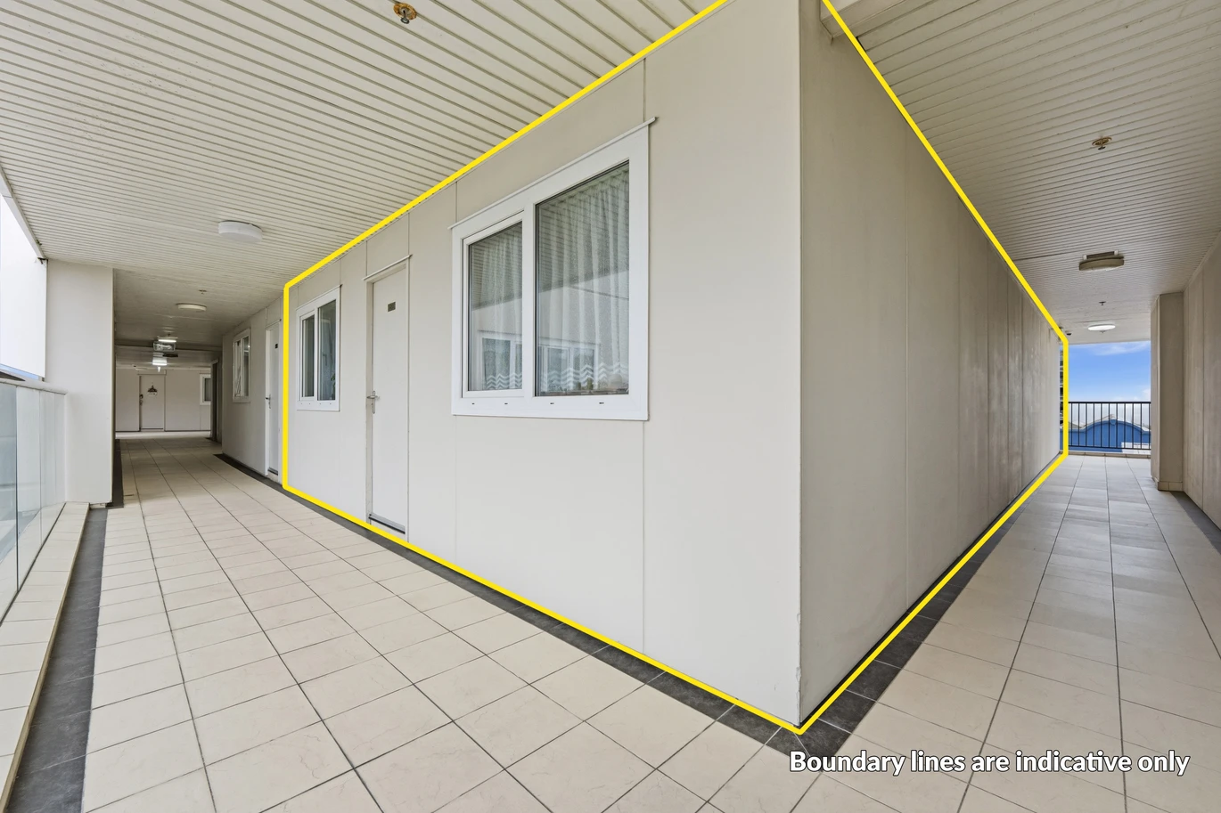 Overseas Vendor Must Sell – Double Grammar school zone (AGS & EGGS), 3 beds 2 baths apartment with 2 car parks, in the highly regarded King’s Square Apartments. 420/26 Remuera Road Newmarket, Auckland