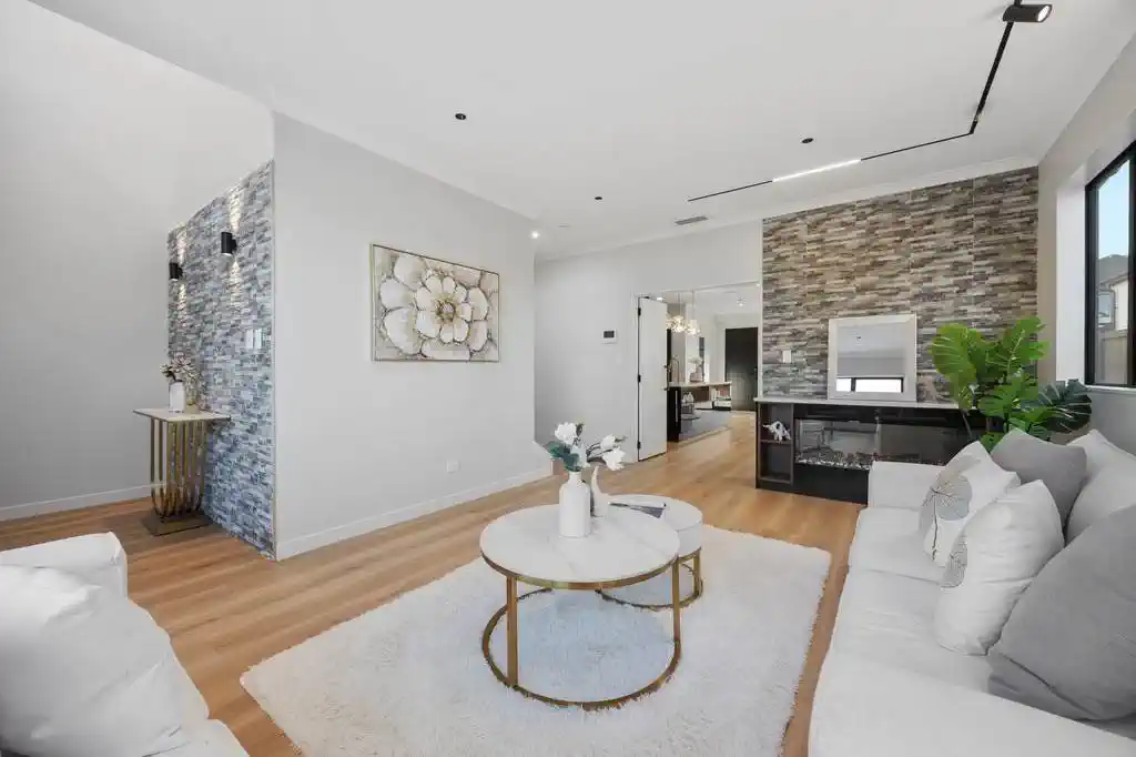 2 kitchens, 6 beds (4 ensuites) 5.5 baths house with double garage and 2 beds granny, 39 Park Green Avenue, Karaka, Auckland