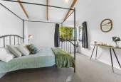 Standalone 3 beds 1 bath house with car parks and a fantastic separate studio, Zoned for Green Bay Primary School and Green Bay High School. 1/23 Stottholm Road Titirangi, Auckland