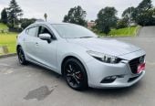 2018 Mazda Axela APPLE CAR PLAY 44000 KMS ONLY Hatchback Automatic, 5 seats, Petrol, 1,500 cc