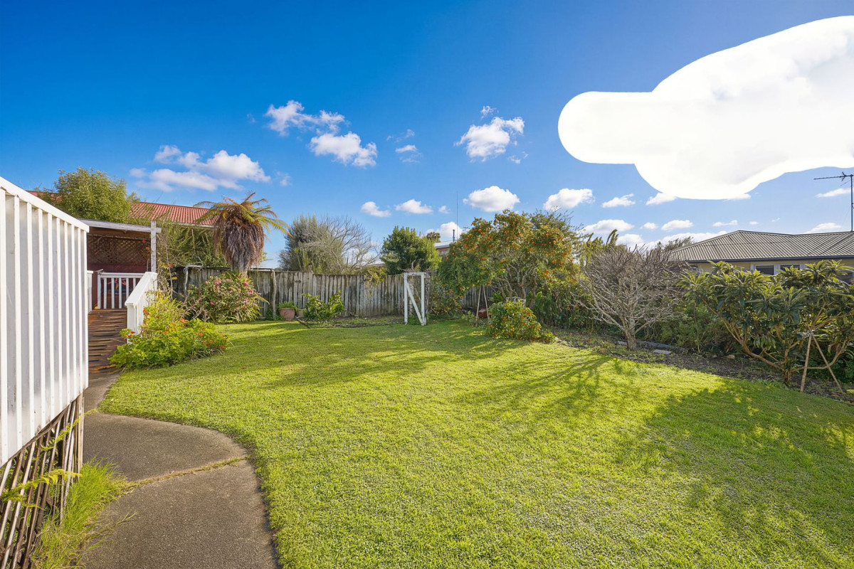 828m2 section, Brick and tile 3 beds 2 baths house with double garage, 27 Metcalfe Road, Ranui, Auckland