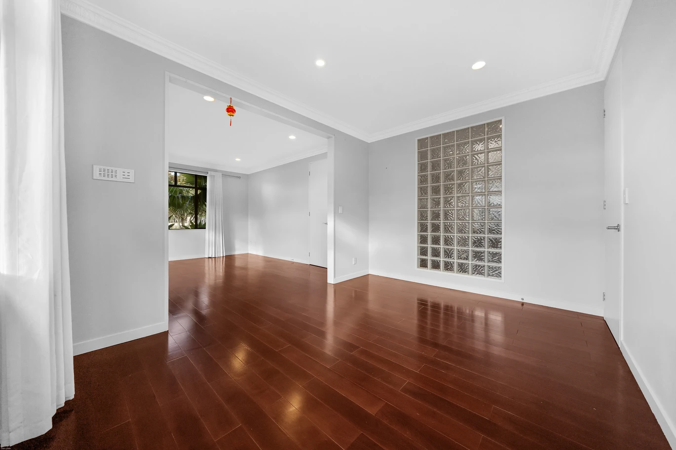 Grand Family Living on 806m² in Dannemora, 280m2 6 beds 3 baths house with double garage, Botany Downs Secondary College zone, 15 Kilkenny Drive East Tamaki Heights, Auckland