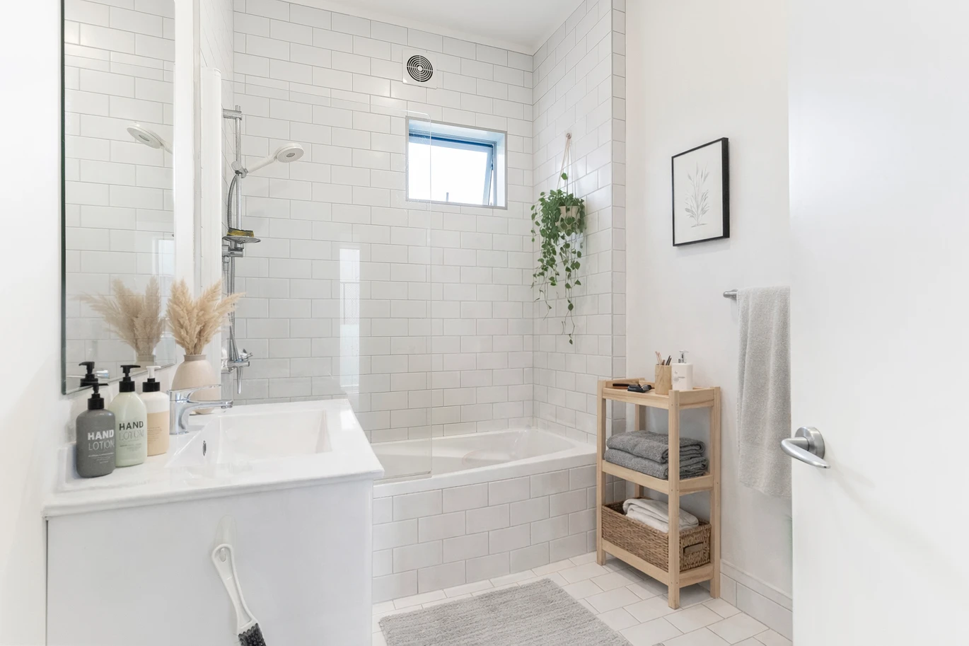 Motivated seller, Double Grammar school zone, Enquiries Over $785,000, 125m2 3 beds 1.5 baths home with double garage, zoned for Auckland Grammar and Auckland Girls Grammar school, 78/32 Edwin Street Mount Eden, Auckland