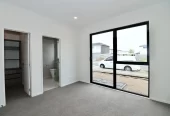 For rent, No Pet, No smoker, 5 beds 3 baths house with garage, including a self-contained 1-bedroom unit with its own living area, separate entry, and subletting allowed, Available from the 7th July, 13 Ngakau Road, Drury, Auckland