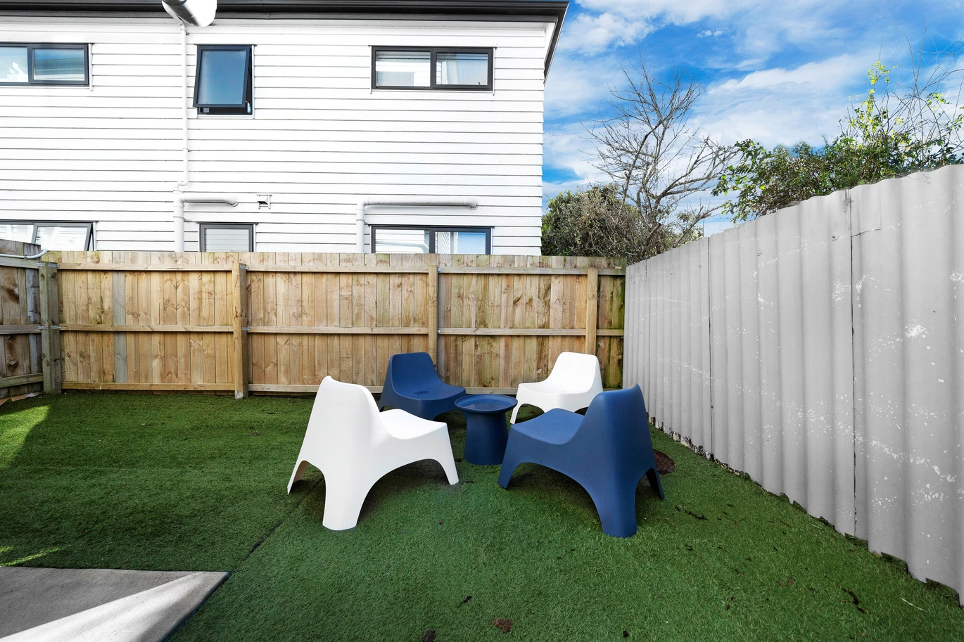 Motivated owner – Urgent Sale, 2 beds 1.5 baths home with garage and 1 Extra parking, Freehold End Unit/ 3x Backyard/ No Body Corp, 8/45 Dale Crescent Pakuranga, Auckland