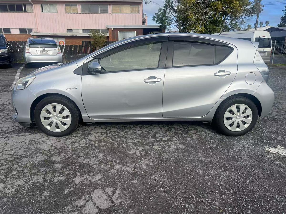 2013 Toyota Aqua G Hatchback Automatic, 5 seats, Silver, Hybrid, 1,496 cc, 117,654 km