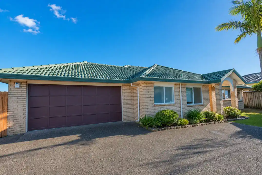 For rent, 3 beds 2 baths house with double garage, Available from 9th July, 2/6 Keenagh Rise, Dannemora, Auckland