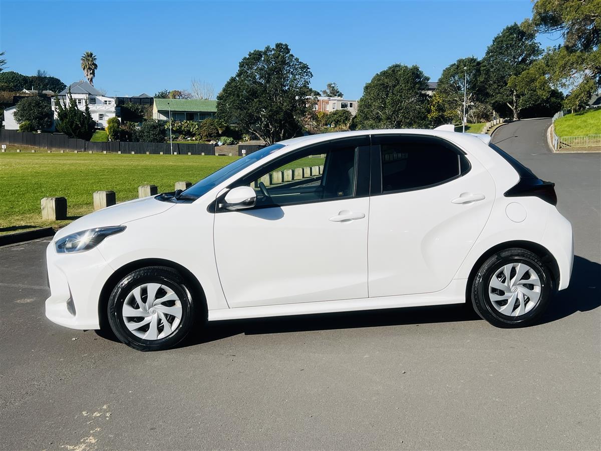 2021 Toyota Yaris HYBRID CRUISE CONTROL SMART KEY Hatchback Automatic, 5 seats, Hybrid, Petrol, 1,500 cc, 32,708 km