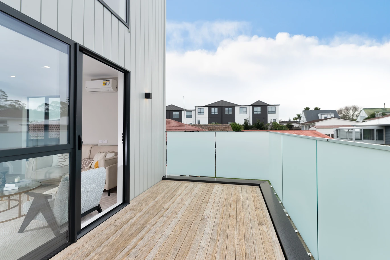 179m2 Brandnew standalone 4 beds (3 ensuites) 4 baths home with garage, 30B Tomintoul Place Highland Park, Auckland