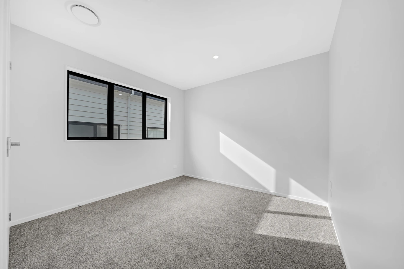 2 kitchens, 6 beds (2 ensuites) 4.5 baths house with garage and 1 bed granny, 65 Rashni Road Flat Bush, Auckland