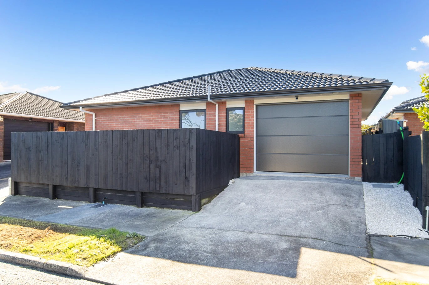 Standalone Brick and tile 2 beds 1 bath home with garage, 3/43 Alverston Street Waterview, Auckland