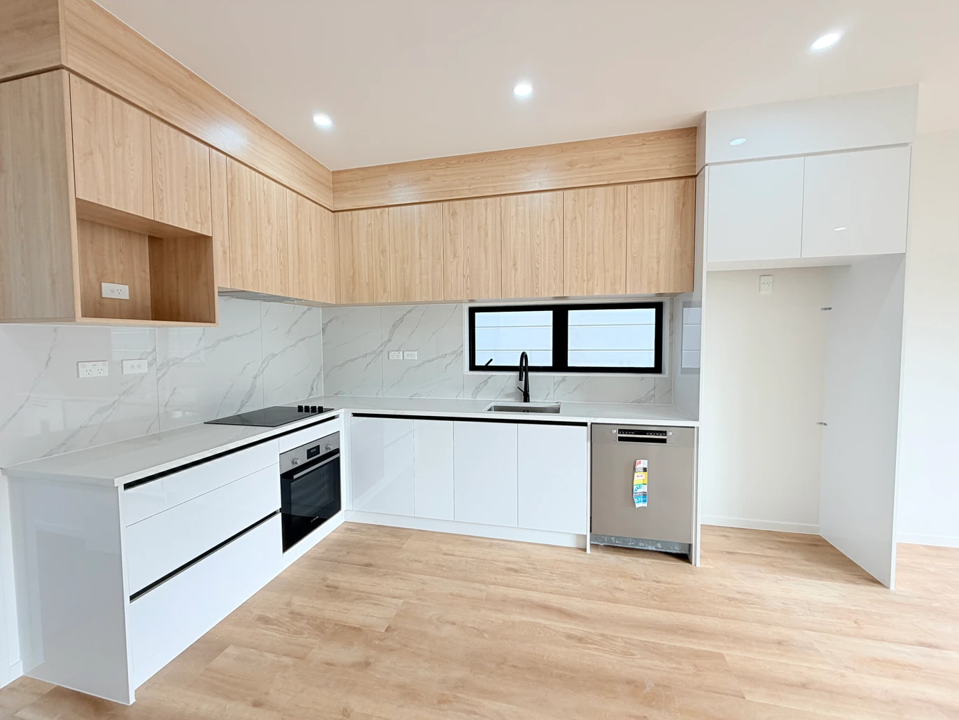 10-Year Stamford Building Warranty, Brandnew standalone 3 beds (2 ensuites) 3 baths home with car park, Home Ventilation System, 2 Air-Conditioning in living area and master bedroom. close to to Sylvia Park Shopping Centre, Lot 3/40 Walters Road Mount Wellington, Auckland