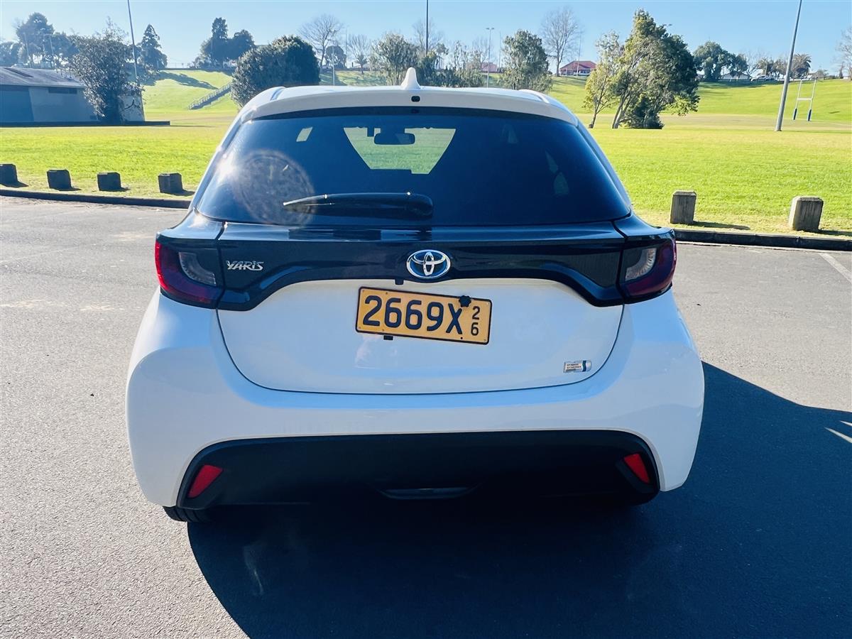 2021 Toyota Yaris HYBRID CRUISE CONTROL SMART KEY Hatchback Automatic, 5 seats, Hybrid, Petrol, 1,500 cc, 32,708 km