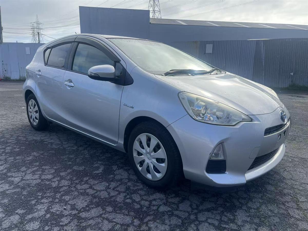 2013 Toyota Aqua G Hatchback Automatic, 5 seats, Silver, Hybrid, 1,496 cc, 117,654 km