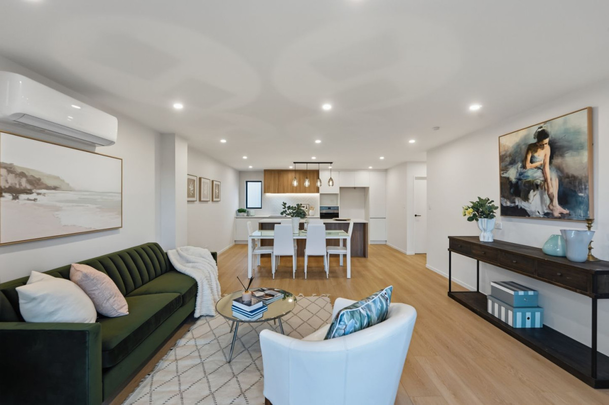 Keen Vendor, Enquiries over $900,000, 172m2 Brandnew 4 beds 3.5 baths home with garage, Lot 3/8 Epping Street, Glen Innes, Auckland