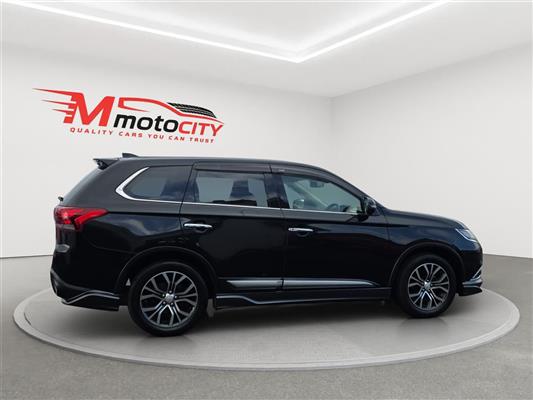 2017 Mitsubishi Outlander 7 Seats, 2.4 G Navi Package RV/SUV Automatic, 2,400 cc, 67,213 km