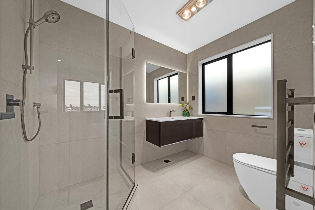 170m2 Brandnew 5 beds (2 ensuites) 3.5 baths home with 2 car parks, 174-180 Bremner Road, Karaka, Auckland