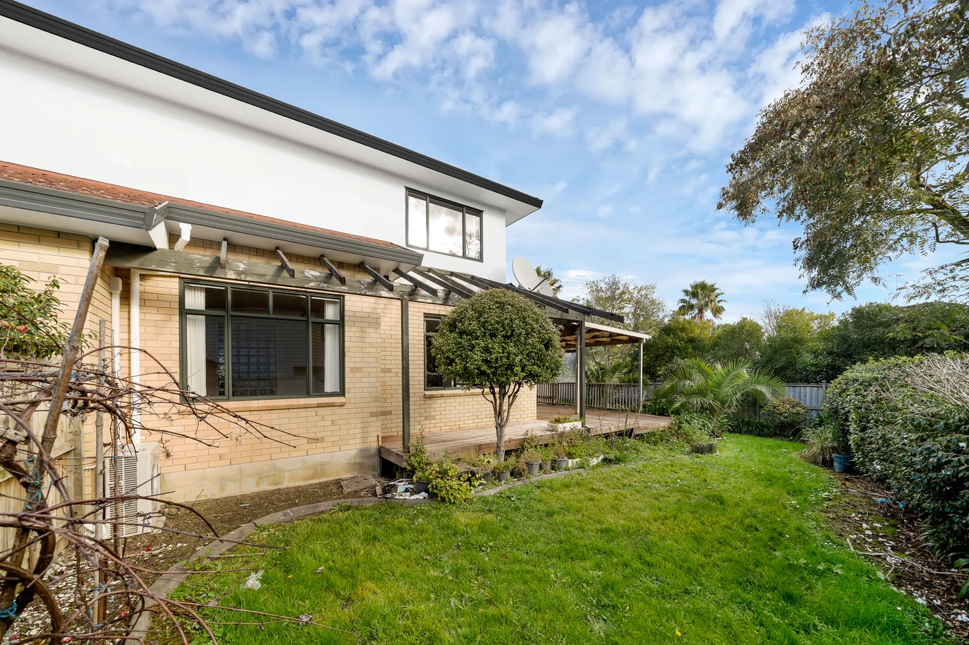 Grand Family Living on 806m² in Dannemora, 280m2 6 beds 3 baths house with double garage, Botany Downs Secondary College zone, 15 Kilkenny Drive East Tamaki Heights, Auckland