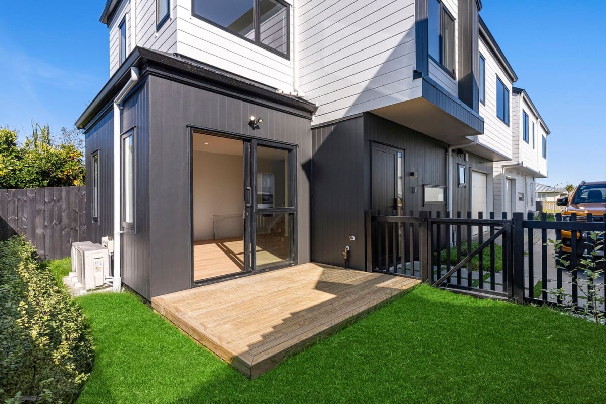 10 Year Master Builder Guarantee + 24 Months Builders Maintenance Guarantee, 133m2 Brandnew standalone 4 beds 2.5 baths home with garage, 1-4/37 Barneys Farm Road, Clendon Park, Auckland