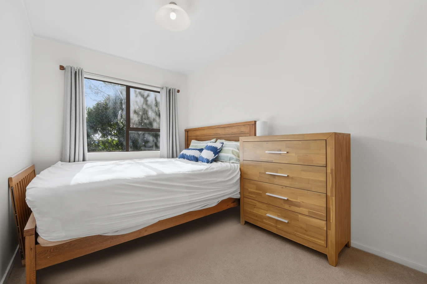 Green Bay High school zone, Renovated 3 beds 1 bath house with carport, ALL CONJUNCTIONALS WELCOME, so agents, bring your buyers, 2/38 Leo Street Glen Eden, Auckland