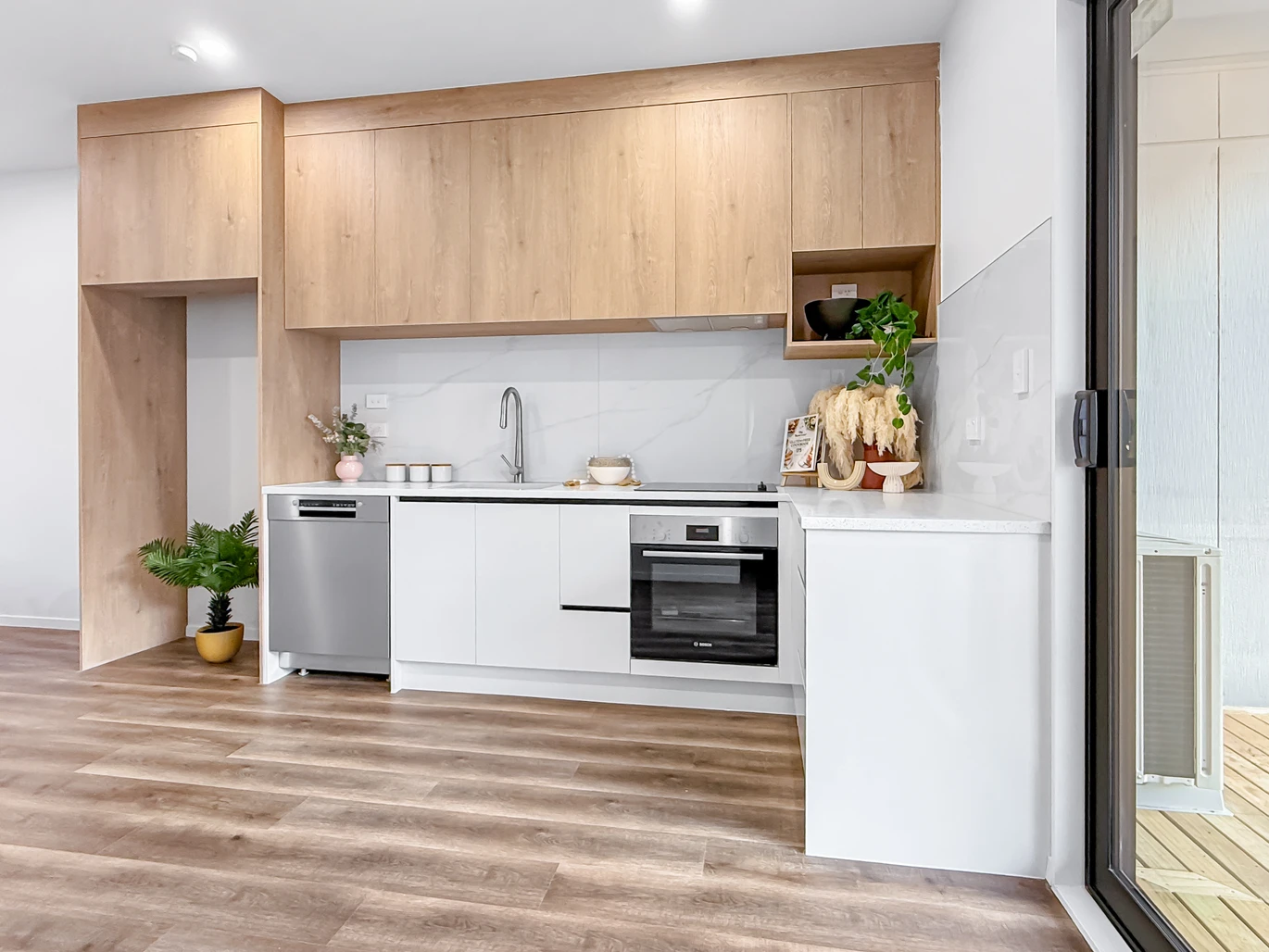 Brandnew, 139.7m2; Floor, 3 beds, 2.5 bathrooms, a dedicated study room, an internal garage, & additional off-street parking. 9 Longview Oak Lane Papakura, Auckland