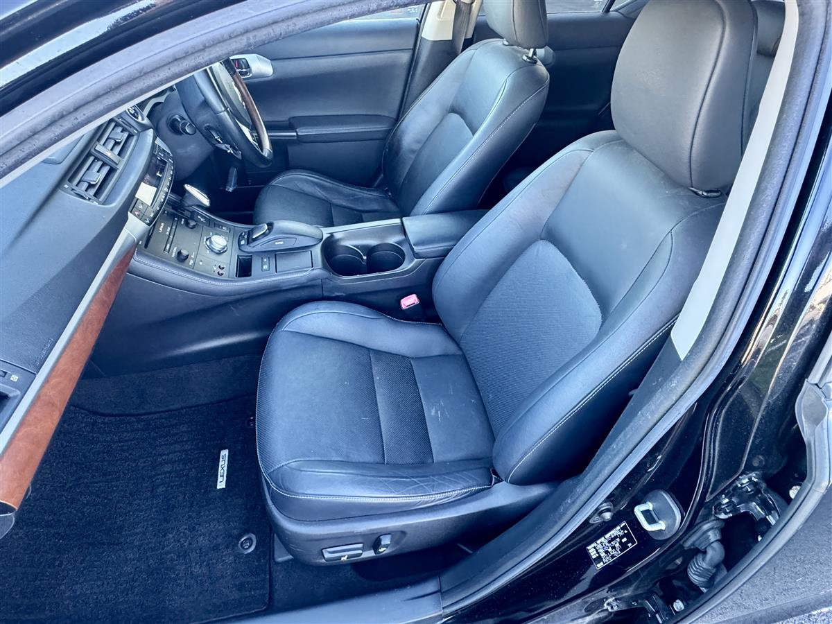 2013 Lexus CT 200h Hybrid Ver L Full Leather Seats Hatchback Automatic,5 seats, Black, 1,800 cc, 149,100 km