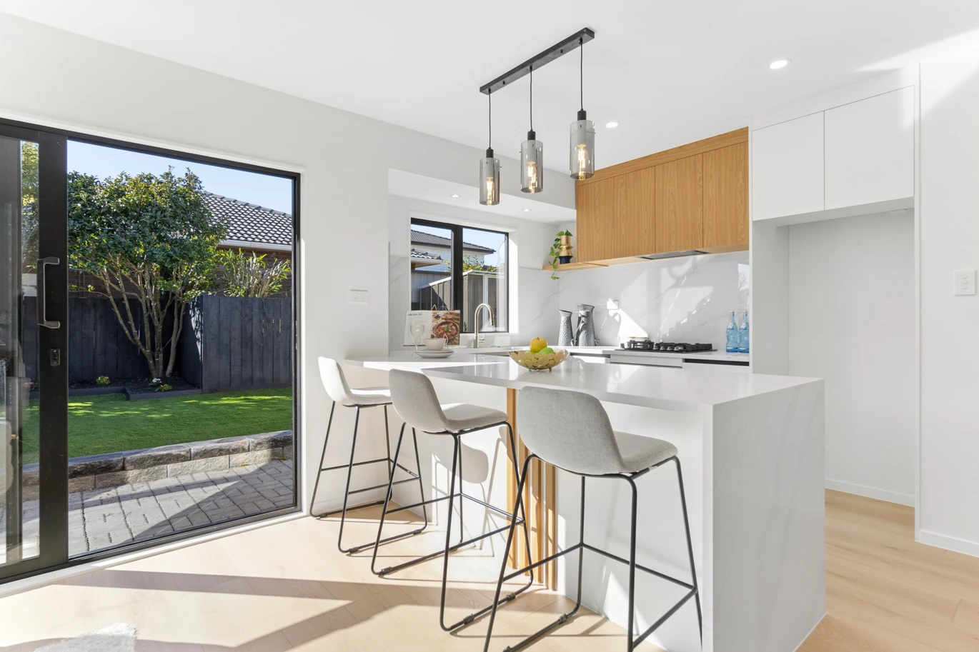 Standalone Brick and tile 2 beds 1 bath home with garage, 3/43 Alverston Street Waterview, Auckland
