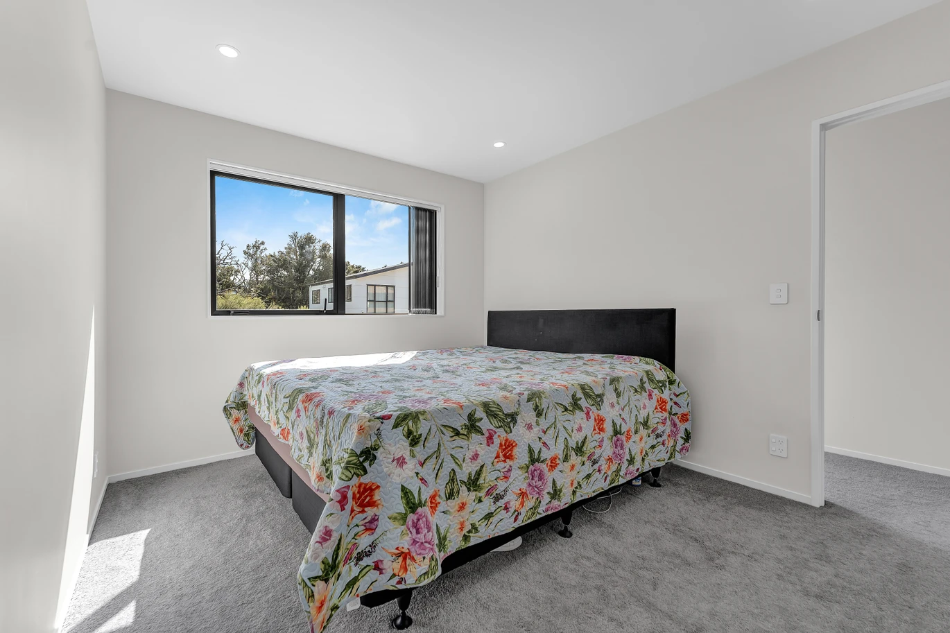 Nearly New, Next to the Reserve-Mission Heights! Owners relocating, 4 beds 2.5 baths house with garage, 13 Pumau Place Flat Bush, Auckland