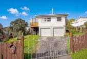 731m2 section, 3 beds 1 bath house with double garage, 5 Edgewood Way, Henderson, Auckland