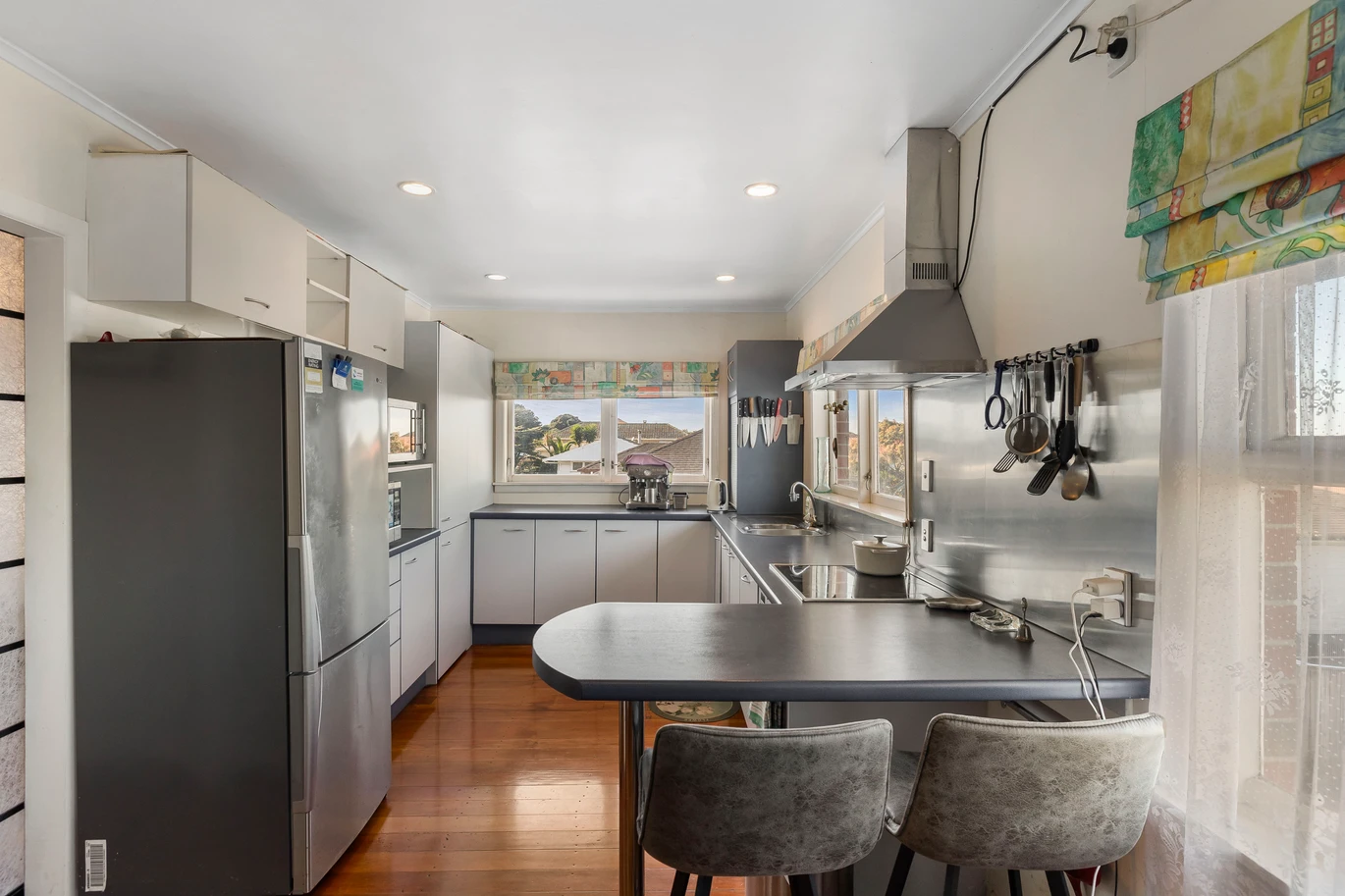 Once in nearly 25 years, 648m2 section, 225m2 Brick and tile 3 beds 1 bath house with double garage, workshop, a large rumpus and ample storage, Approx. 3 minutes to Sylvia Park Shopping Centre and motorway access, 87 Waipuna Road Mount Wellington, Auckland