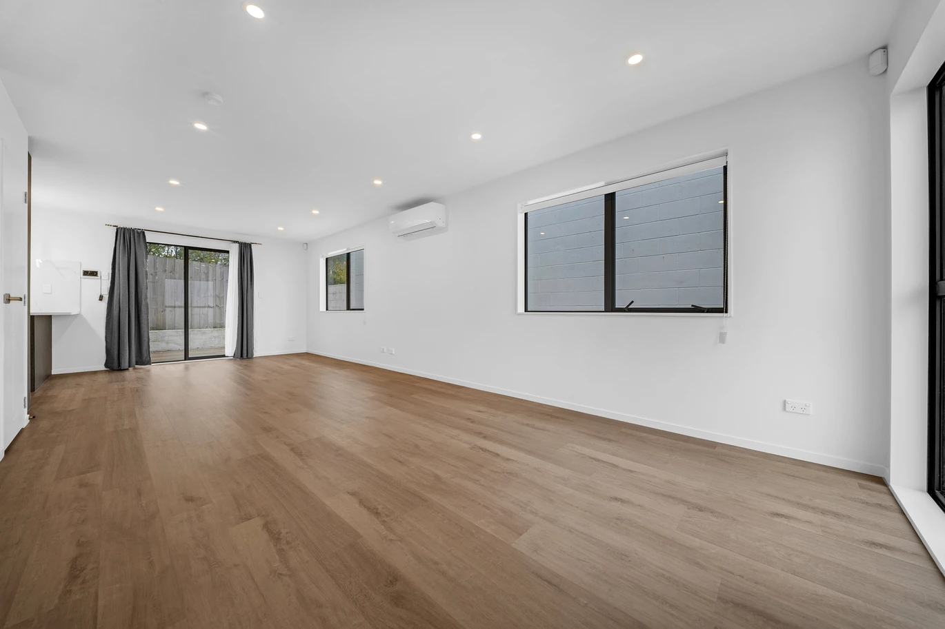 3 beds 2.5 baths home with garage, zoned for Howick Primary School, Howick Intermediate School, and Pakuranga College, 19A & D Vida Place Howick, Auckland