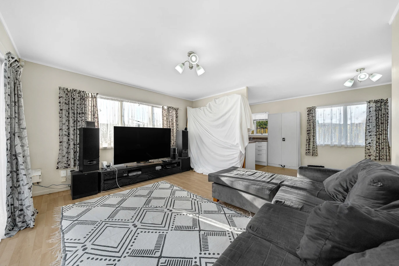 Standalone 4 beds 1 bath house with double carport, Positioned close to Bruce Pulman Park and Southgate Shopping Centre, 2/161 Old Wairoa Road Papakura, Auckland