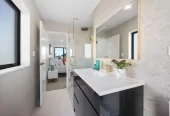 2 kitchens, 6 beds (4 ensuites) 5.5 baths house with double garage and 2 beds granny, 39 Park Green Avenue, Karaka, Auckland