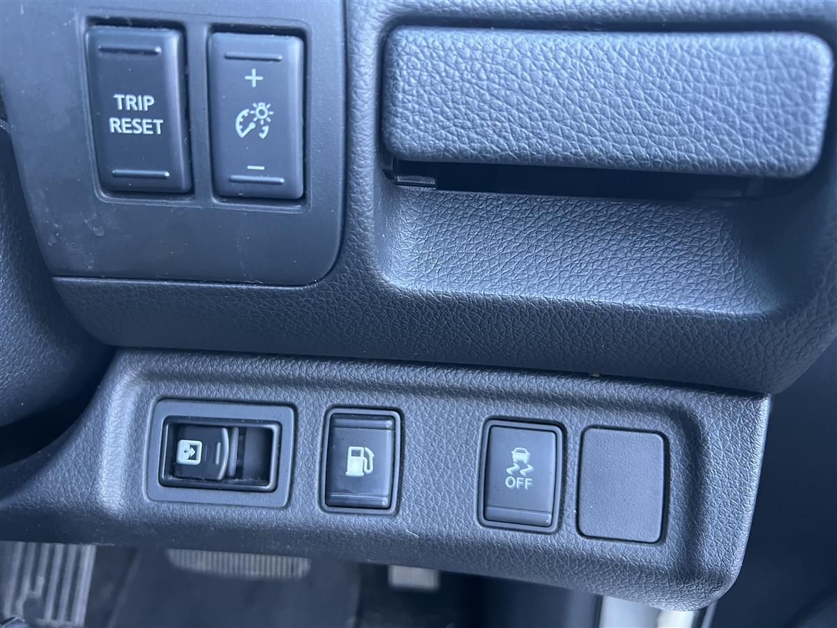 2015 Nissan Navara ST 2.3D/7AM/UT/4DR/5 Ute Automatic, 5 seats, 139,200 km