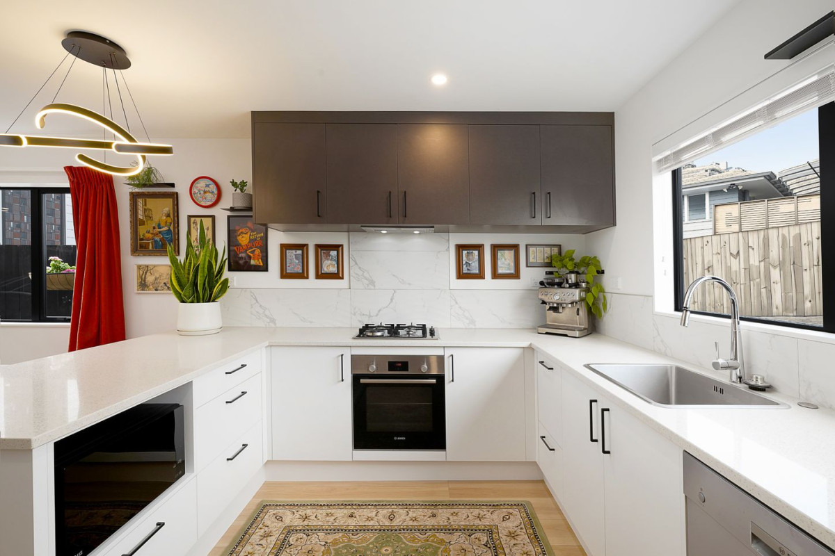 Standalone 3 beds 2.5 baths home with garage, 14E Kelwyn Road, Kelston, Auckland