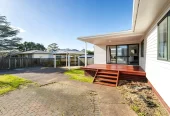 424m2 section, Renovated 3 beds 1 bath house with carport, 20A Glynnbrooke Street Te Atatu South, Auckland