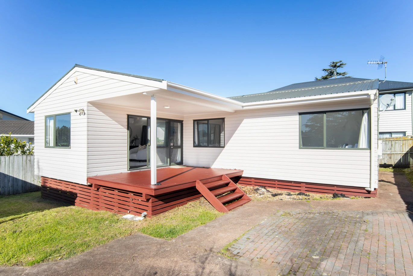 424m2 section, Renovated 3 beds 1 bath house with carport, 20A Glynnbrooke Street Te Atatu South, Auckland