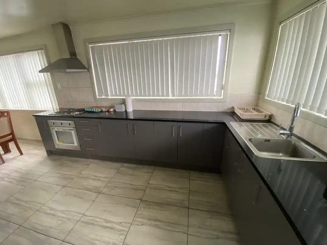 For rent, Fully furnished 3 beds 1 bath unit with 2 car parks, Available from 16th September, 1/24 Atkinson Avenue, Otahuhu, Auckland