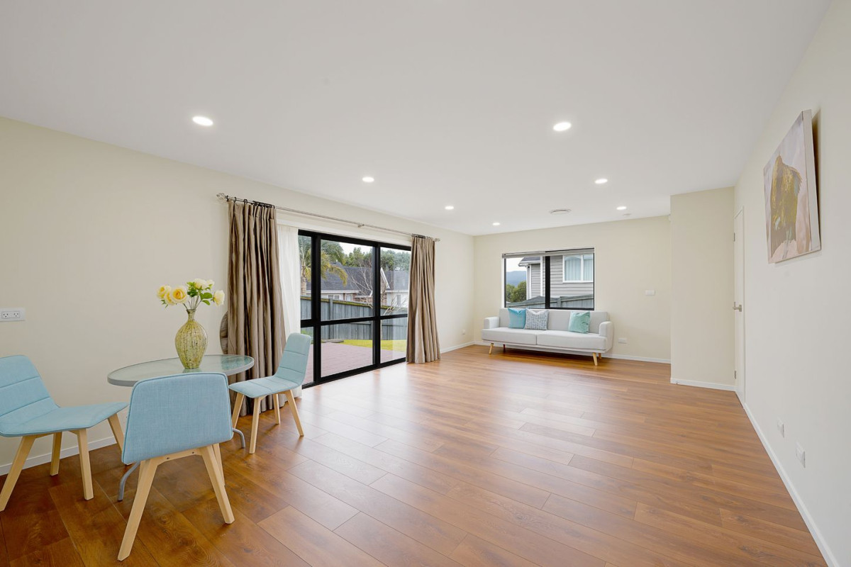 Owner (Builder) downsizing, 5 beds 4 baths house with double garage, 108 San Valentino Drive, Henderson, Auckland