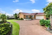 For rent, No pets, no smokers, 3 beds 2 baths house with double garage, available from 14th August, 16 Hayes Place, Half Moon Bay, Auckland