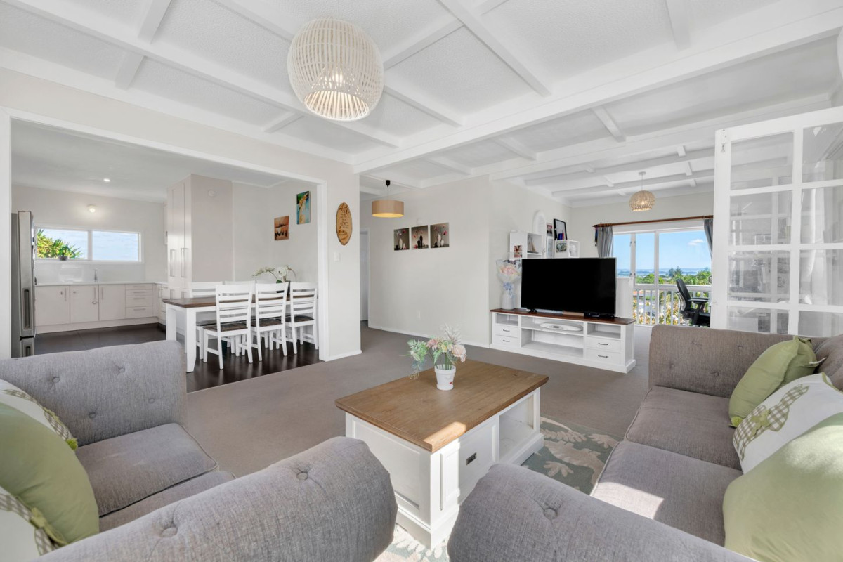 Highly Motivated Vendors, Ignore the CV, 246m2 Brick and tile 5 beds 2 baths house with carport, 55 Athens Road, Onehunga, Auckland